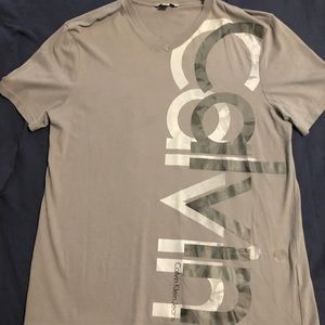 Mens Large V-neck t-shirt